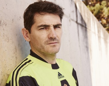 Iker Casillas, con un camiseta adidas Icons del Real Madrid