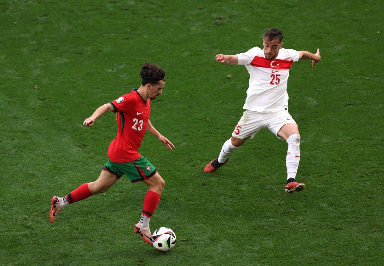 Vitinha de Portugal durante el partido de la Eurocopa 2024 ante Turquía
